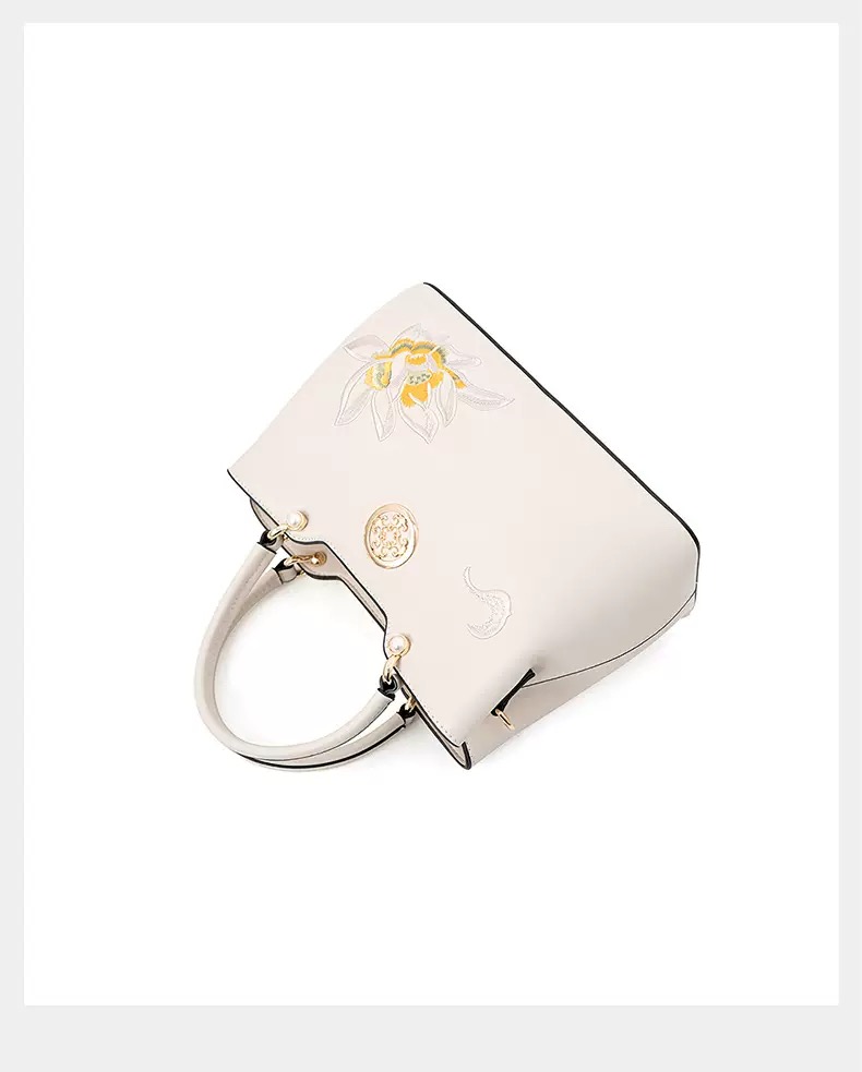 Elegant Lotus Embroidered Tote Bag | 2025 Chinese-Inspired Women’s Handbag | Classic Fashion Gift for Mom