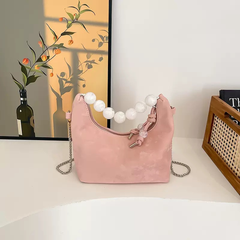 Light Elegant | Bucket Bag Chic | Pearl Handle