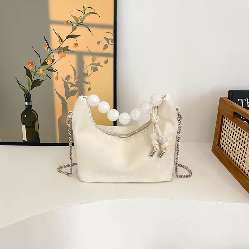 Light Elegant | Bucket Bag Chic | Pearl Handle