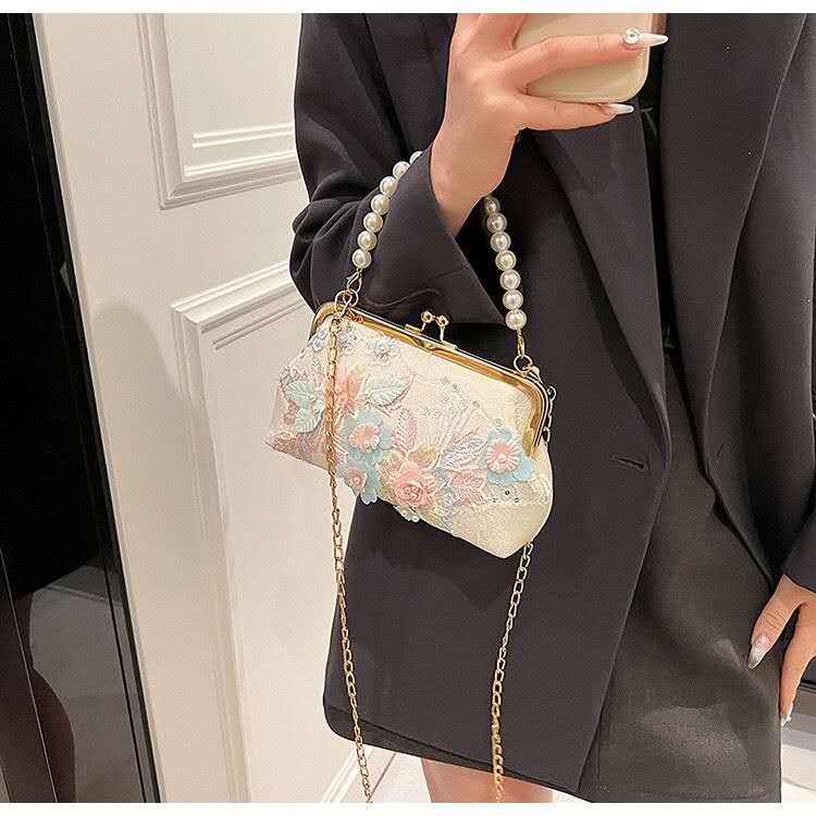 Elegant | Handmade | Vintage Glamour Chinese-Style | Embroidered Pearl Handle Bag