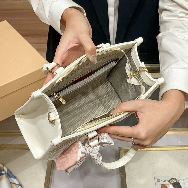 2025 Butterfly Embroidered Tote Bag – Elegant Genuine Leather for Daily Chic