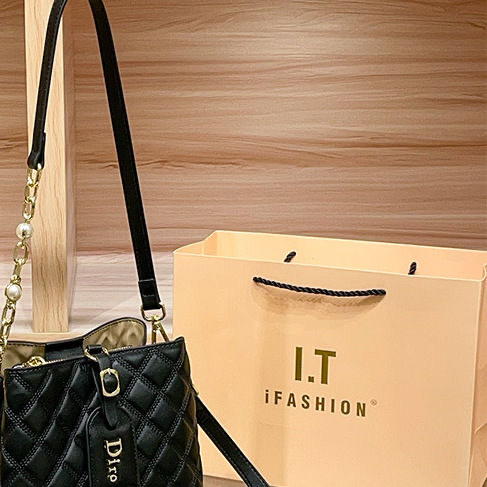 2025 Cross-Border Trendy Genuine Leather Bucket Bag – Minimal Luxe for Everyday