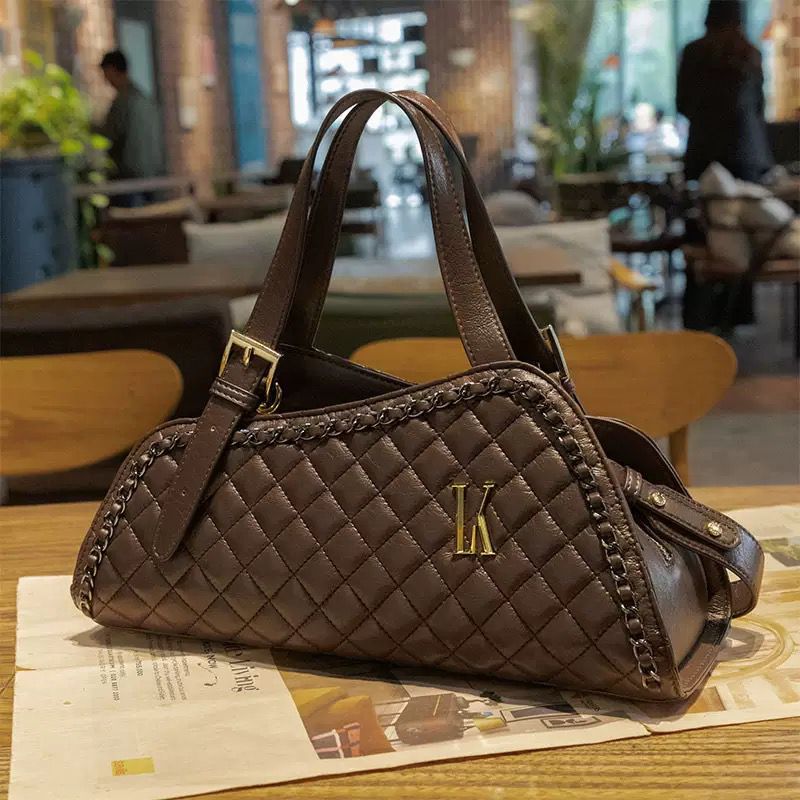 Genuine Leather Handbag – Style Meets Sophistication