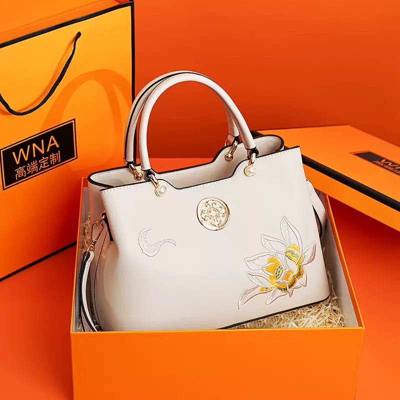 Elegant Lotus Embroidered Tote Bag | 2025 Chinese-Inspired Women’s Handbag | Classic Fashion Gift for Mom